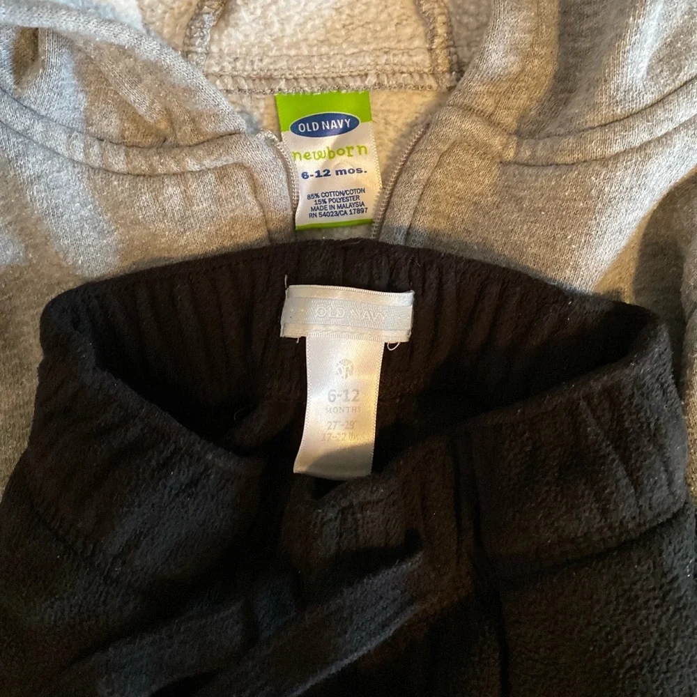 🧩3/$20 Old Navy Grey Zip Up Hoodie Black Fleece Pants Size 6-12 Months